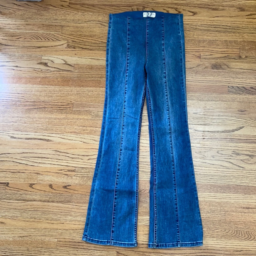 Free People “We the Free” sz. 27 flare jeans